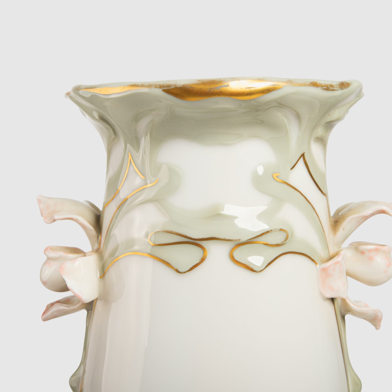 Antique German Art Nouveau Porcelain Vase by Karl Ens – Cupid and Maiden – Hand Painted, ca. 1900 This exceptional German Art Nouveau porcelain vase was crafted by Karl Ens Porzellanmanufaktur in the early 20th century, around 1900–1910. An exquisite example of Jugendstil decorative art. Dimensions: • Height: 15.7 in • Diameter: 9.1 in