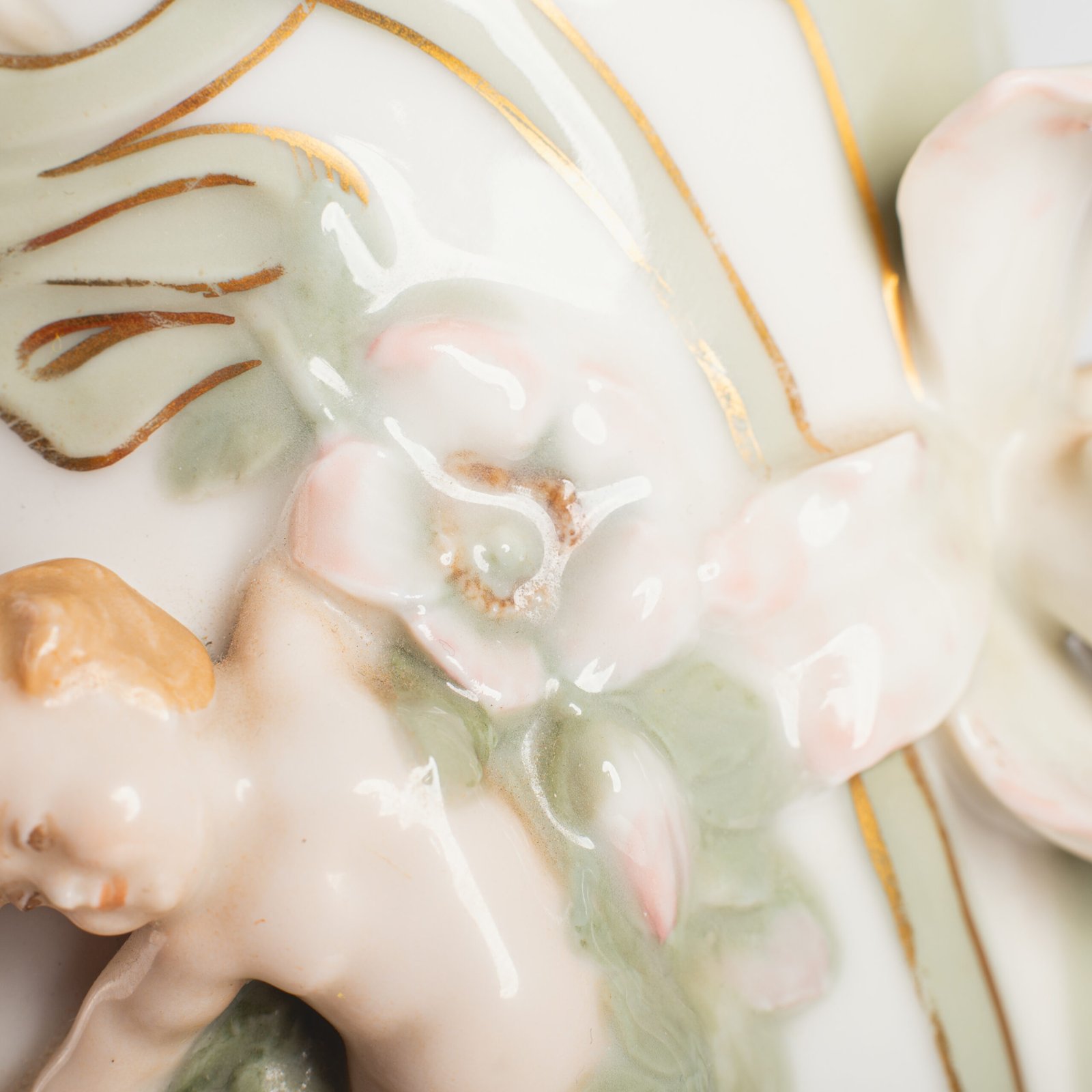 Antique German Art Nouveau Porcelain Vase by Karl Ens – Cupid and Maiden – Hand Painted, ca. 1900 This exceptional German Art Nouveau porcelain vase was crafted by Karl Ens Porzellanmanufaktur in the early 20th century, around 1900–1910. An exquisite example of Jugendstil decorative art. Dimensions: • Height: 15.7 in • Diameter: 9.1 in