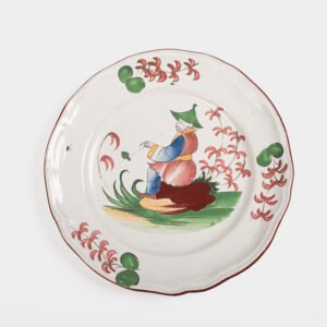 Fine faience dish from Les Islettes, France, 18th century - “chinoiserie” - 10,6 in. Magnificent faïence earthenware dish from the renowned manufacture of Les Islettes, dated to the last quarter of the 18th century.