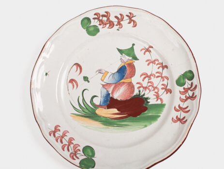Les Islettes faience dish, 18th century French faience chinoiserie plate Fine faience dish from Les Islettes, France, 18th century - “chinoiserie” - 10,6 in. Magnificent faïence earthenware dish from the renowned manufacture of Les Islettes, dated to the last quarter of the 18th century.