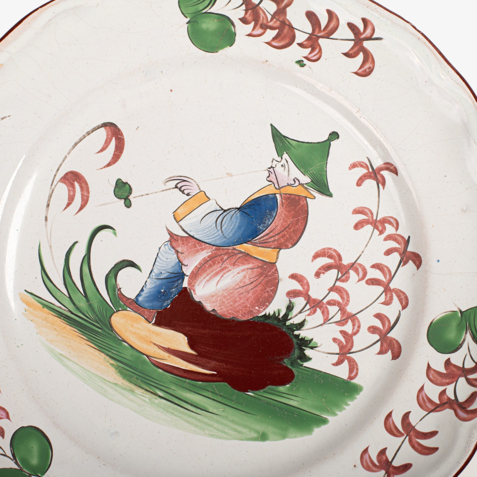 Fine faience dish from Les Islettes, France, 18th century - “chinoiserie” - 10,6 in. Magnificent faïence earthenware dish from the renowned manufacture of Les Islettes, dated to the last quarter of the 18th century.