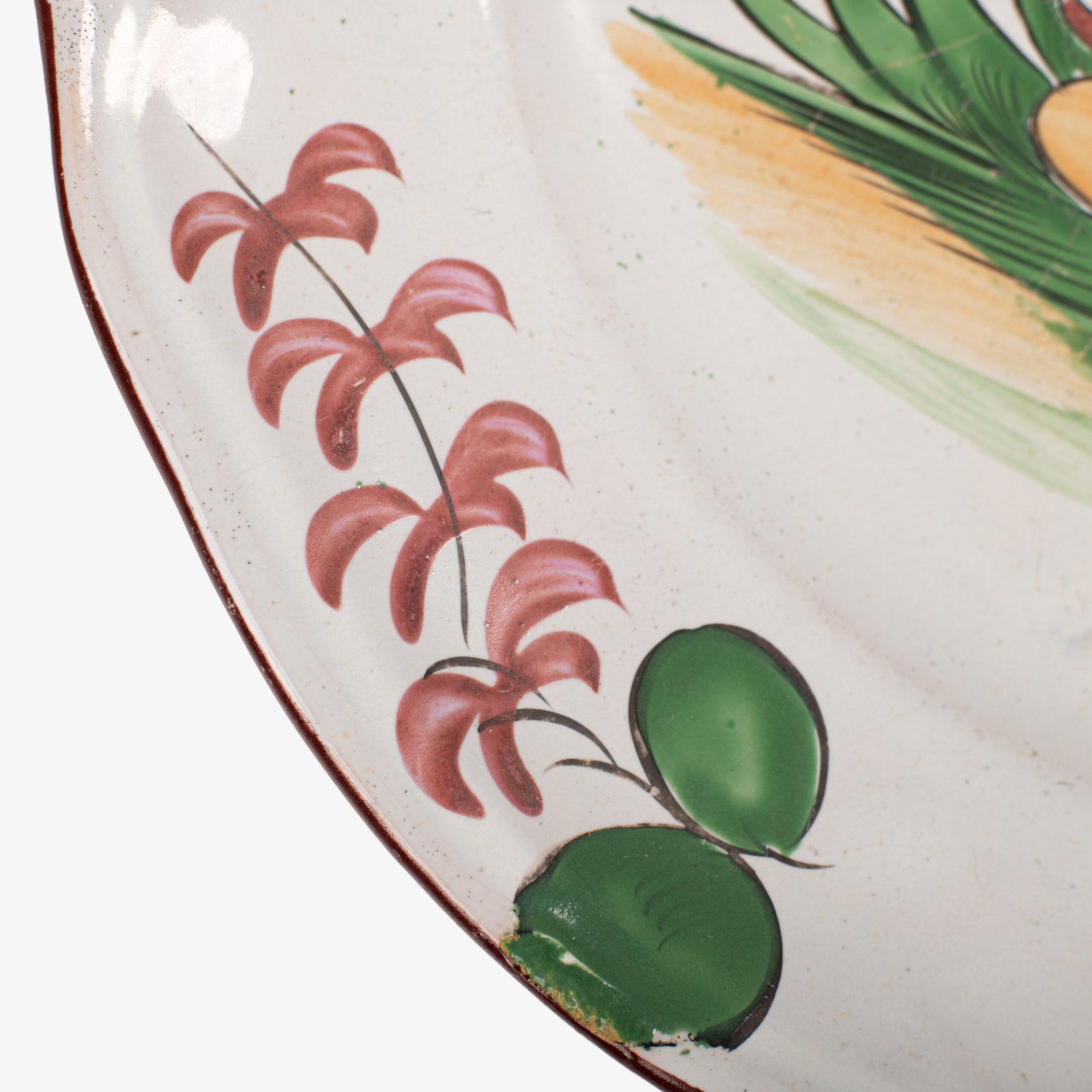 Fine faience dish from Les Islettes, France, 18th century - “chinoiserie” - 10,6 in. Magnificent faïence earthenware dish from the renowned manufacture of Les Islettes, dated to the last quarter of the 18th century.