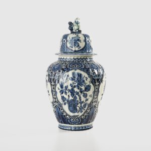 Royal Sphinx Delft-Style Lidded Vase with Foo Dog – Lobed Blue & White Ceramic, Mid-Century A striking mid-century Delft-style lidded vase by Royal Sphinx Maastricht, crafted in the Netherlands around the 1960s. This substantial ceramic piece stands out for its elegant blue and white hand-painted decoration and its rare sculptural Foo Dog finial, blending Dutch ceramic tradition with Orientalist charm.