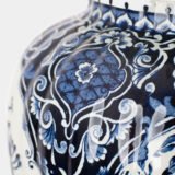 Royal Sphinx Delft-Style Lidded Vase with Foo Dog – Lobed Blue & White Ceramic, Mid-Century A striking mid-century Delft-style lidded vase by Royal Sphinx Maastricht, crafted in the Netherlands around the 1960s. This substantial ceramic piece stands out for its elegant blue and white hand-painted decoration and its rare sculptural Foo Dog finial, blending Dutch ceramic tradition with Orientalist charm.