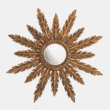 Elegant sunburst mirror hand-carved in elm and gilded with gold leaf, made in Viana do Castelo (Portugal) circa 1920–1930. Original mirror, refined patina, and exceptional craftsmanship.