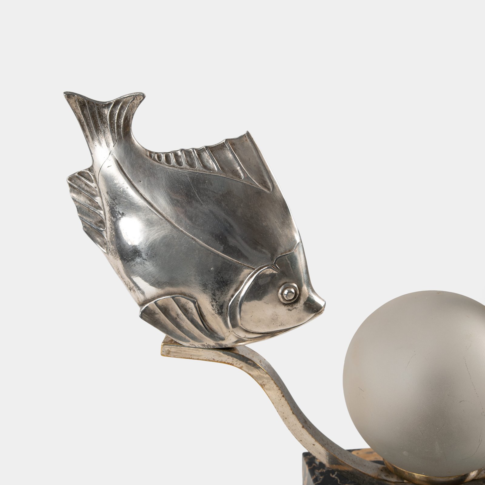 Original French Art Deco table lamp ca. 1930, signed by M. Font on both silvered metal fish figures, with sculptural design, frosted glass globe, and black Portoro marble base with natural golden veining. Measures 12.2 in high, 13.4 in wide, and 4.3 in deep.
