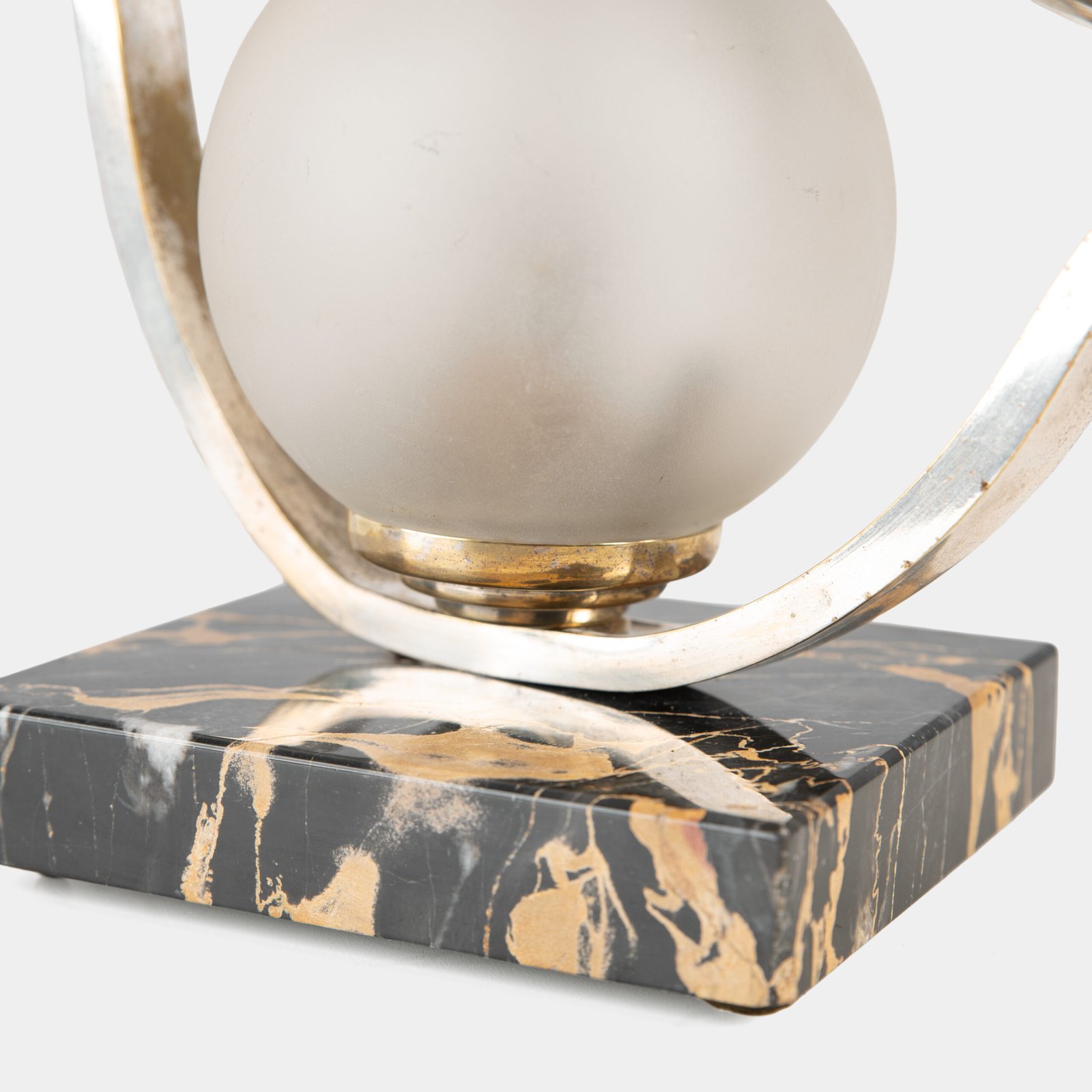 Original French Art Deco table lamp ca. 1930, signed by M. Font on both silvered metal fish figures, with sculptural design, frosted glass globe, and black Portoro marble base with natural golden veining. Measures 12.2 in high, 13.4 in wide, and 4.3 in deep.