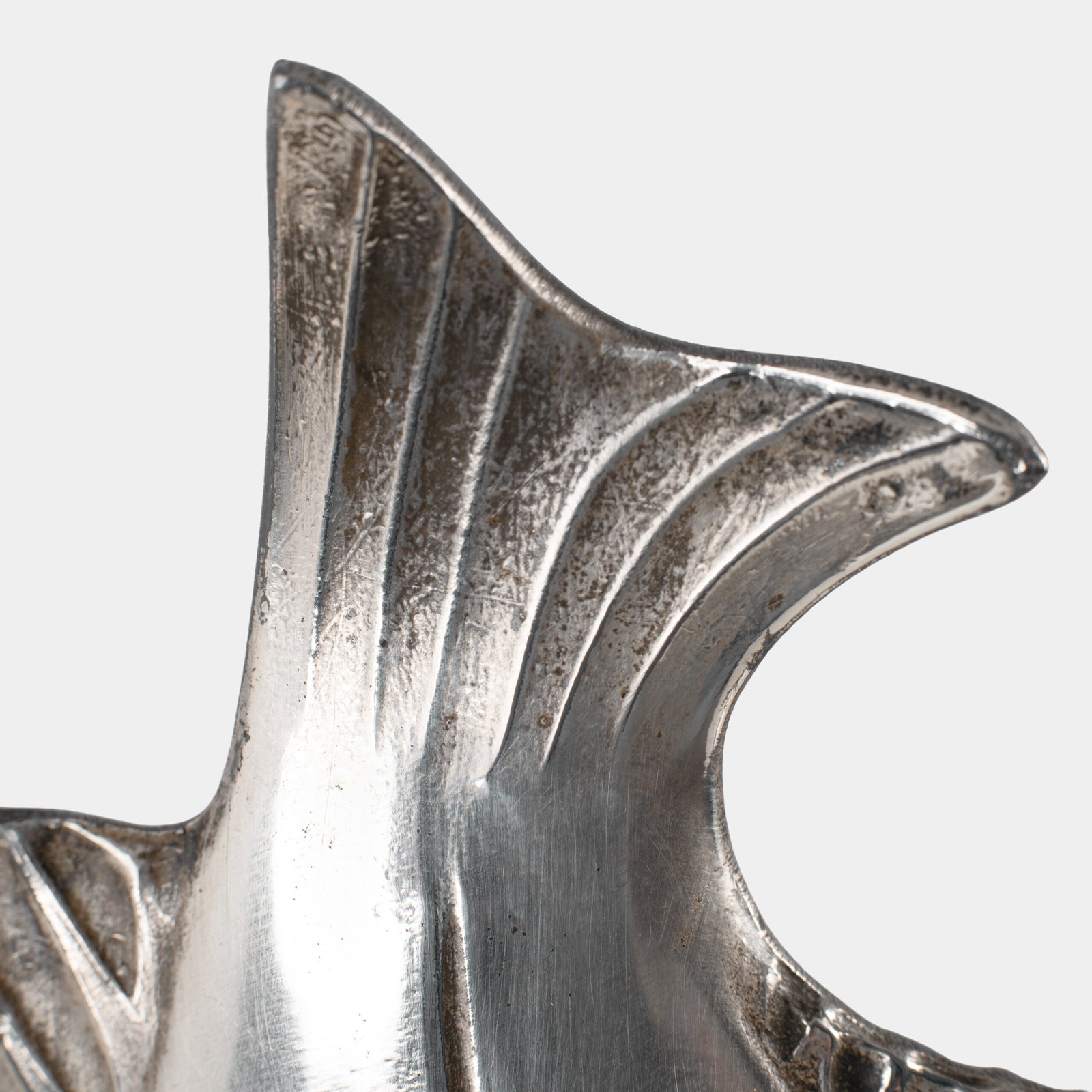 Original French Art Deco table lamp ca. 1930, signed by M. Font on both silvered metal fish figures, with sculptural design, frosted glass globe, and black Portoro marble base with natural golden veining. Measures 12.2 in high, 13.4 in wide, and 4.3 in deep.