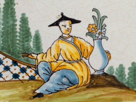 French Faience Plate – chinoiserie scene, 18th-century Rouen faience | Strana & Antic Oval faience plate, France, ca. 1760–1790, attributed to Rouen; tin-glazed earthenware with hand-painted chinoiserie scene in enamel pigments (cobalt, manganese, copper, antimony); figures in stylized garden within manganese-lined scalloped rim; ivory glaze with fine, stable craquelure