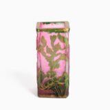 Daum (Nancy) Art Nouveau vase in pink acid-etched (frosted) glass with painted green floral decoration and gold enamel details; signed in gold with the Cross of Lorraine. Dimensions: 4.52 in (11.5 cm) high × 2.16 in (5.5 cm) wide × 2.16 in (5.5 cm) deep. Excellent condition, no chips; representative example of French art-glass production, c. 1900–1920, suitable for collections and interior design projects.