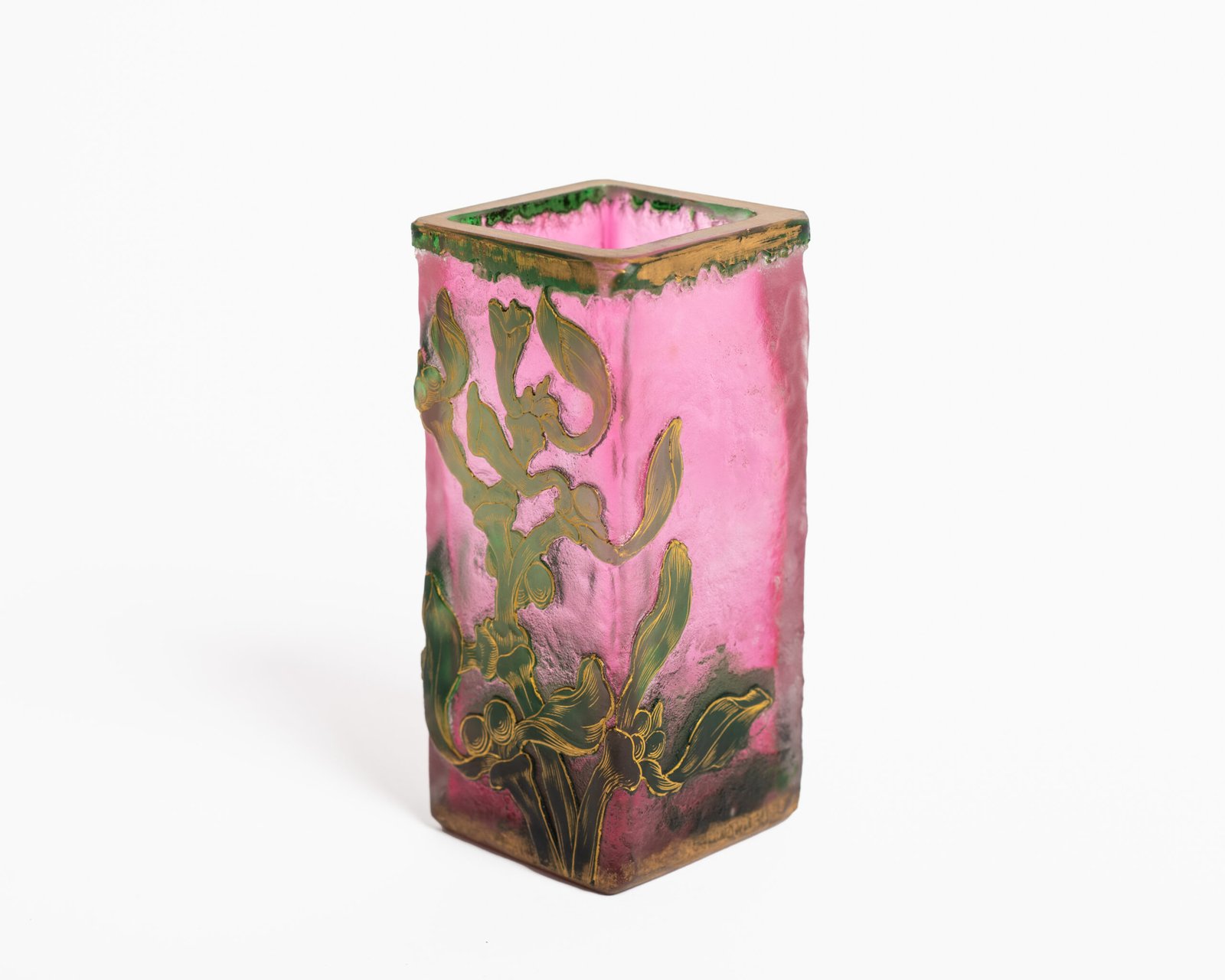 Daum (Nancy) Art Nouveau vase in pink acid-etched (frosted) glass with painted green floral decoration and gold enamel details; signed in gold with the Cross of Lorraine. Dimensions: 4.52 in (11.5 cm) high × 2.16 in (5.5 cm) wide × 2.16 in (5.5 cm) deep. Excellent condition, no chips; representative example of French art-glass production, c. 1900–1920, suitable for collections and interior design projects.