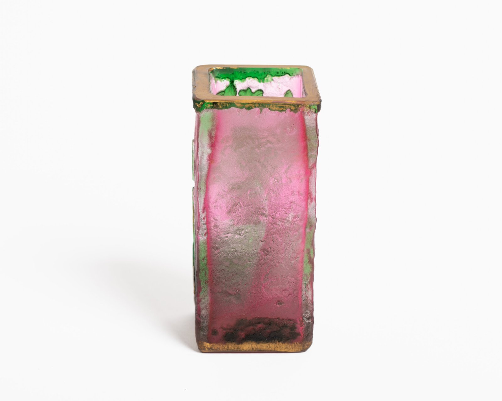Daum (Nancy) Art Nouveau vase in pink acid-etched (frosted) glass with painted green floral decoration and gold enamel details; signed in gold with the Cross of Lorraine. Dimensions: 4.52 in (11.5 cm) high × 2.16 in (5.5 cm) wide × 2.16 in (5.5 cm) deep. Excellent condition, no chips; representative example of French art-glass production, c. 1900–1920, suitable for collections and interior design projects.