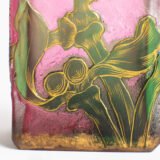 Daum (Nancy) Art Nouveau vase in pink acid-etched (frosted) glass with painted green floral decoration and gold enamel details; signed in gold with the Cross of Lorraine. Dimensions: 4.52 in (11.5 cm) high × 2.16 in (5.5 cm) wide × 2.16 in (5.5 cm) deep. Excellent condition, no chips; representative example of French art-glass production, c. 1900–1920, suitable for collections and interior design projects.