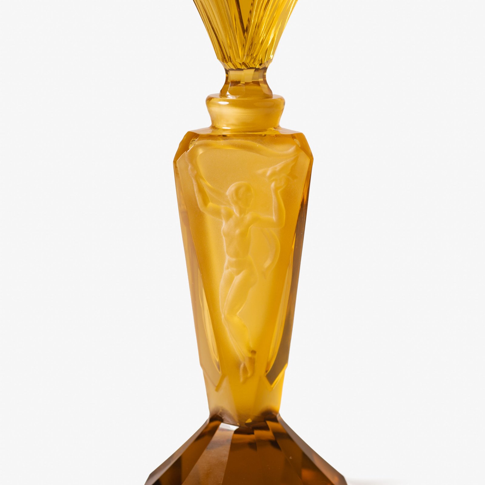Large German Art Deco perfume bottle in satin-finished pressed amber glass, c. 1930, with figurative relief panels of nude female figures in different poses, faceted geometric base and tall fan-shaped stopper; height 29 cm / 11.42 in, width 9.5 cm / 3.74 in.