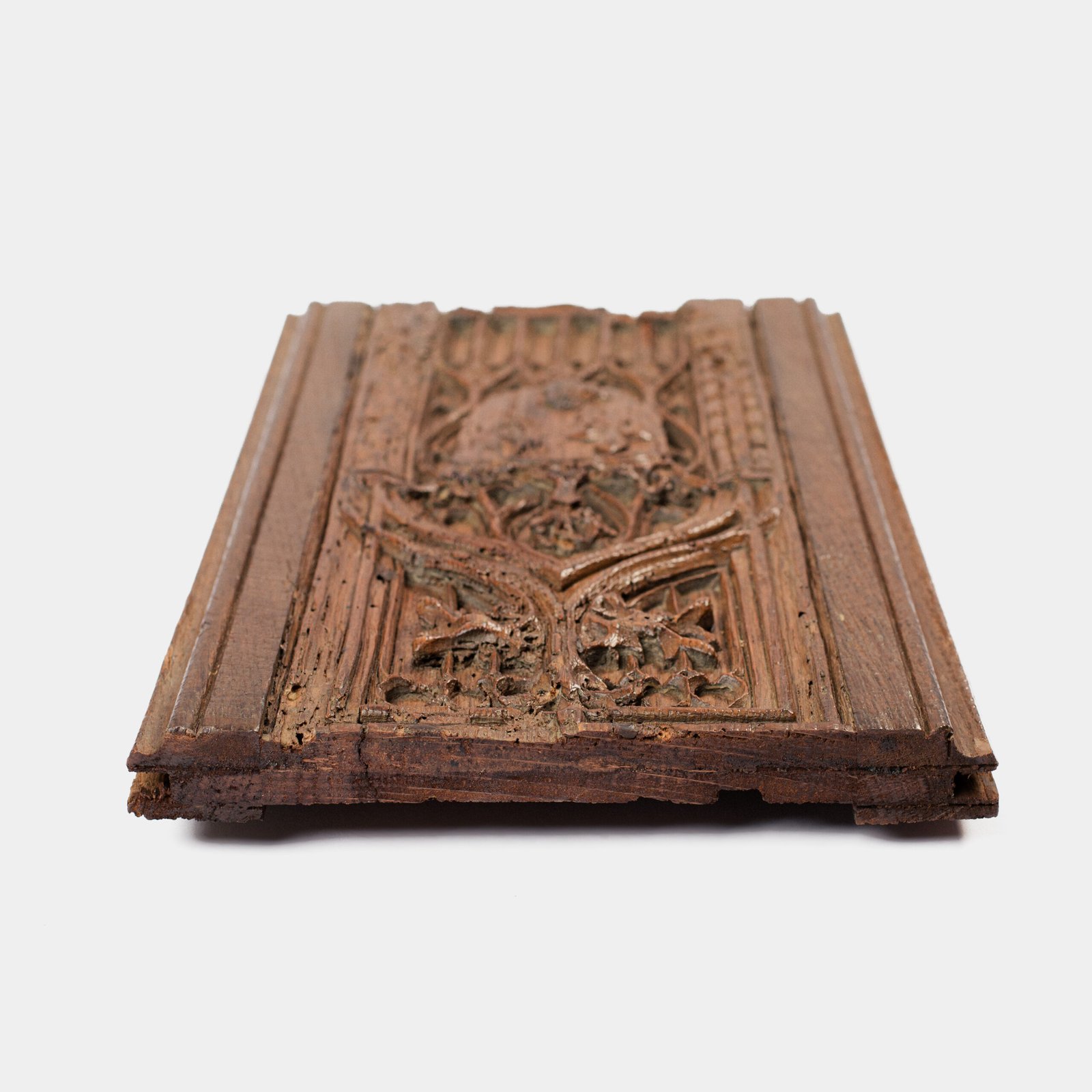 Historic Gothic oak relief with crowned fleur-de-lis arms of Anne de Bretagne, Flamboyant carving c.1495–1510, original patina.