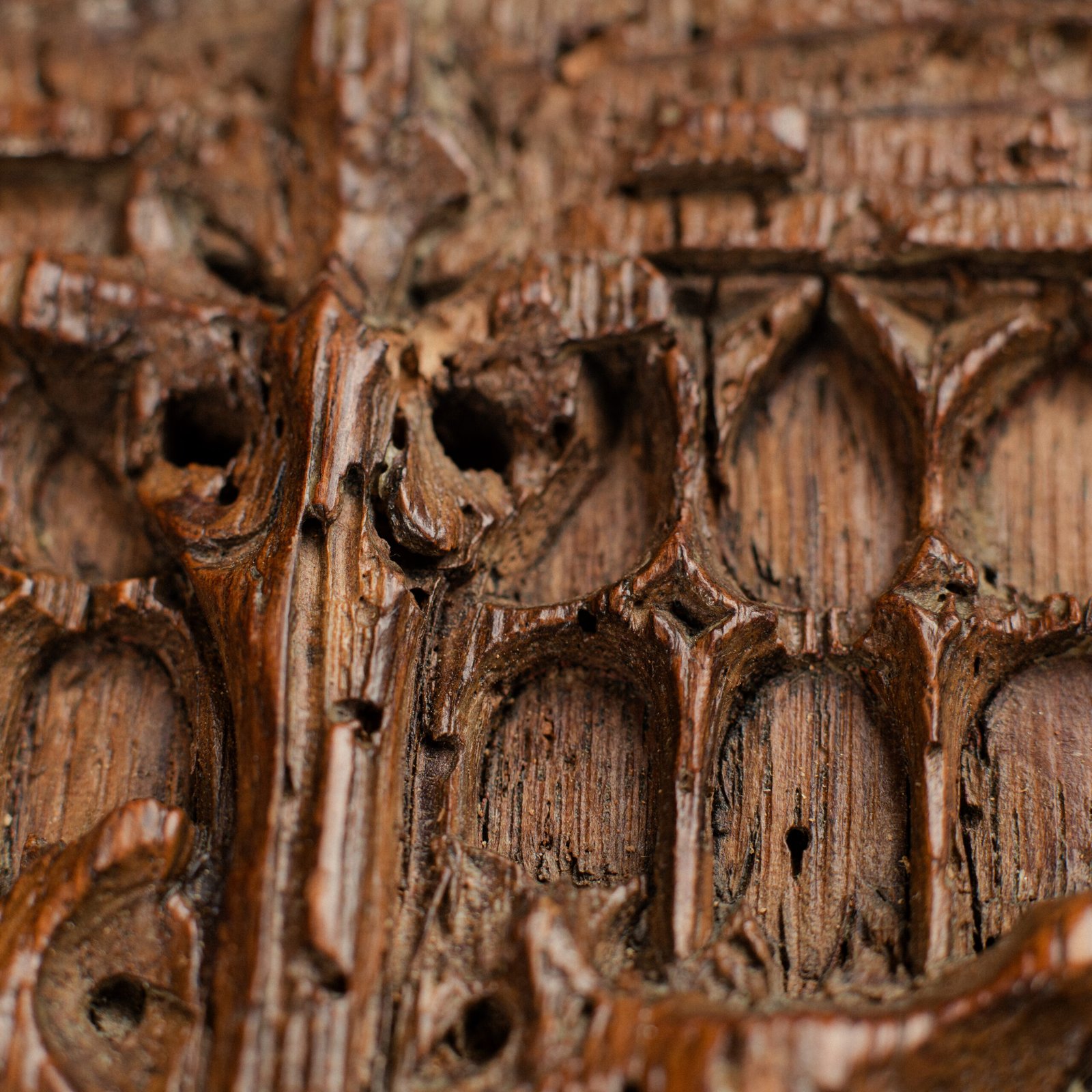 Historic Gothic oak relief with crowned fleur-de-lis arms of Anne de Bretagne, Flamboyant carving c.1495–1510, original patina.