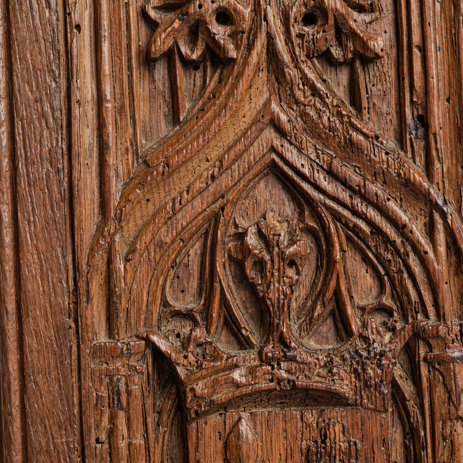 Historic Gothic oak relief with crowned fleur-de-lis arms of Anne de Bretagne, Flamboyant carving c.1495–1510, original patina.