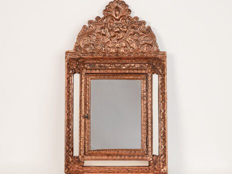 Fine Dutch Copper Mirror in hand-hammered repoussé copper with original nautical brushes, a complete Nieuwe Kunst piece, ca. 1895–1908