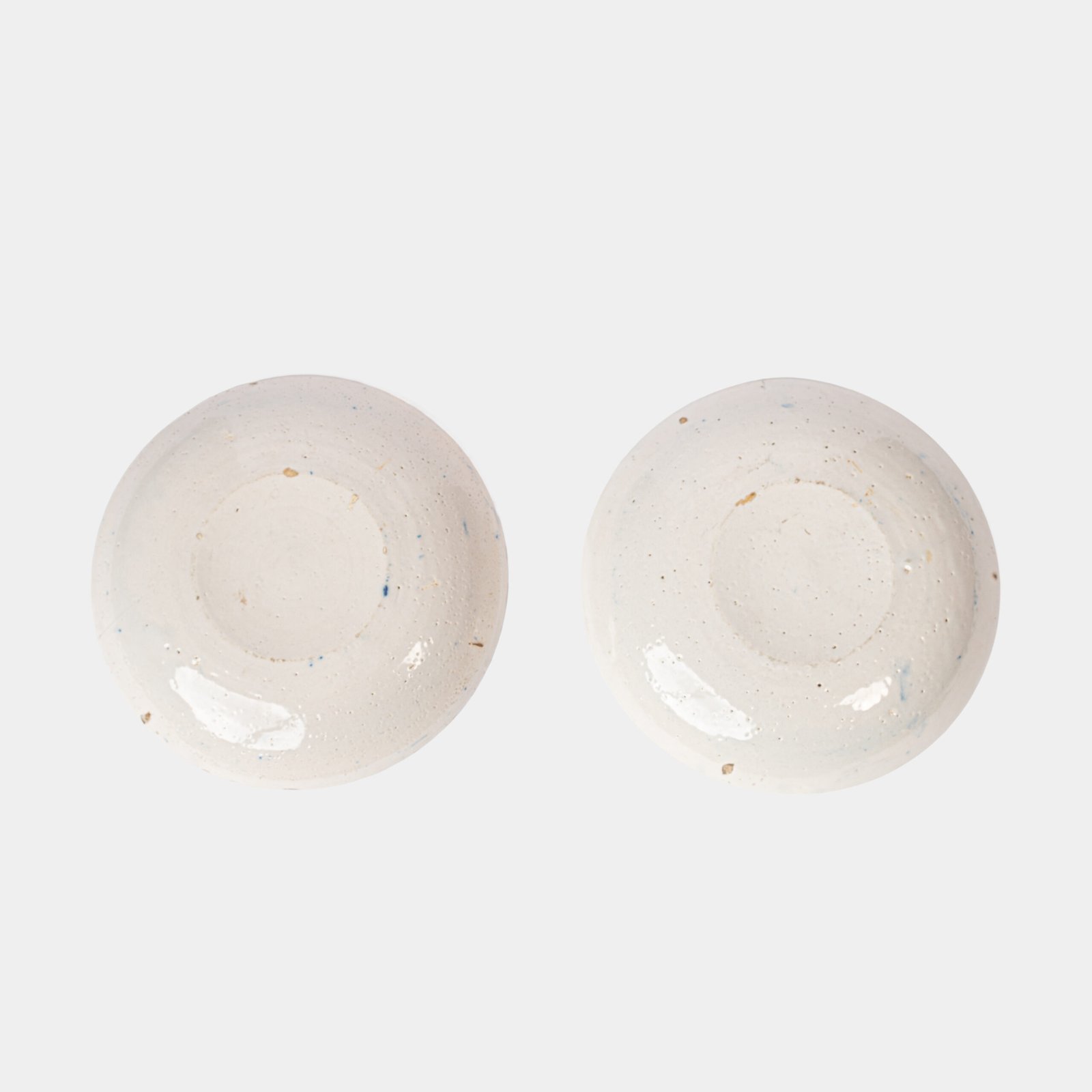 Delft blue plates – antique hand-painted Delftware pair, 18th century