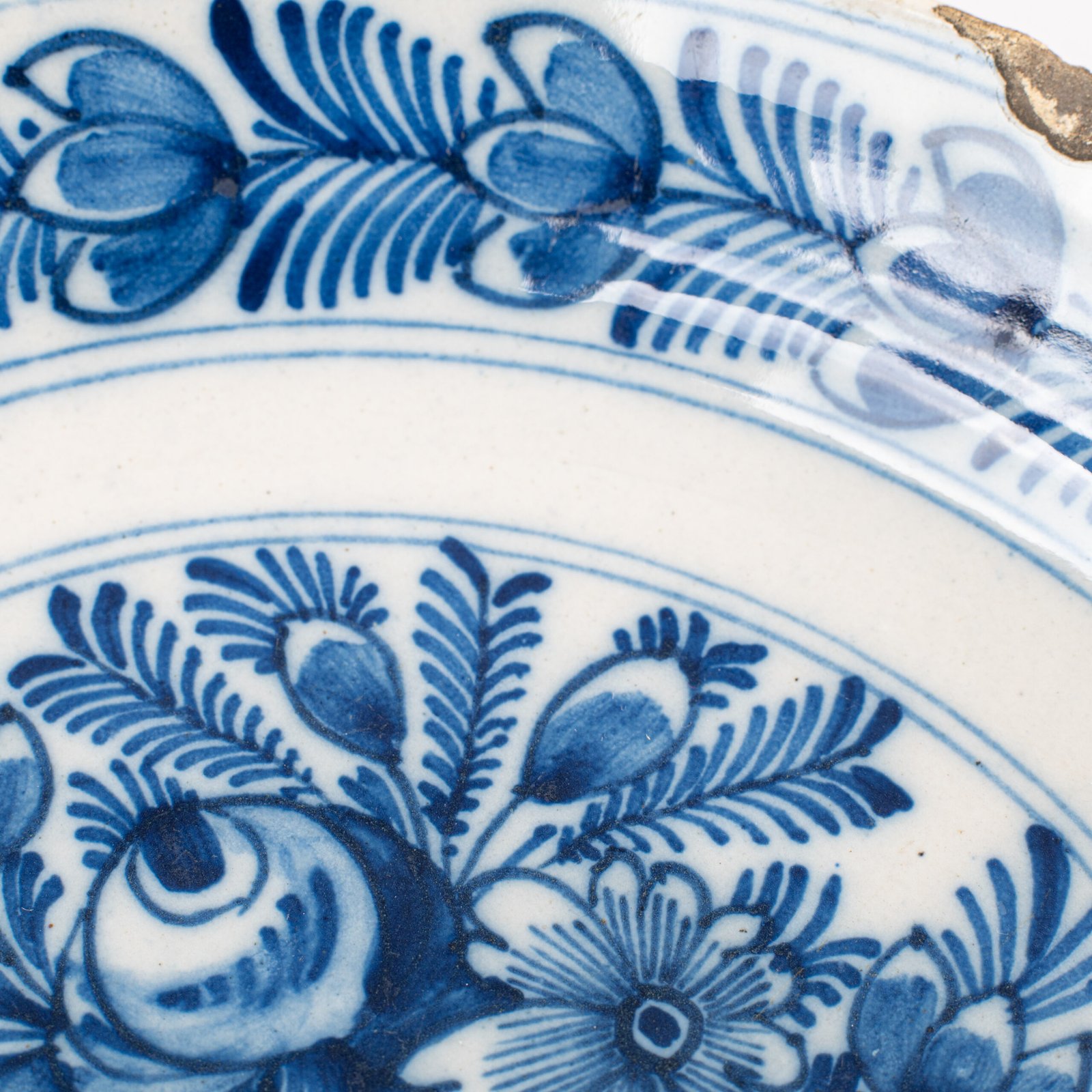 Delft blue plates – antique hand-painted Delftware pair, 18th century