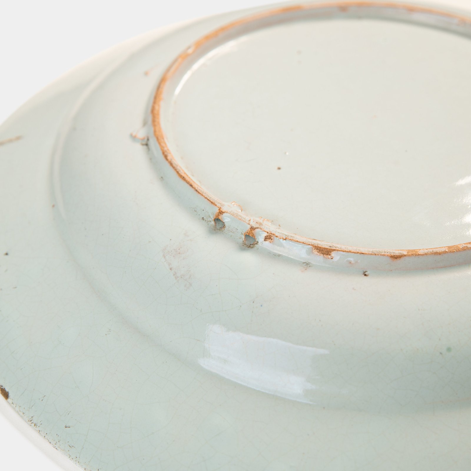 18th century French faience plate with polychrome birds and floral decoration, attributed to Desvres or Vron, wall-mounted antique ceramic, ca. 1760–1780