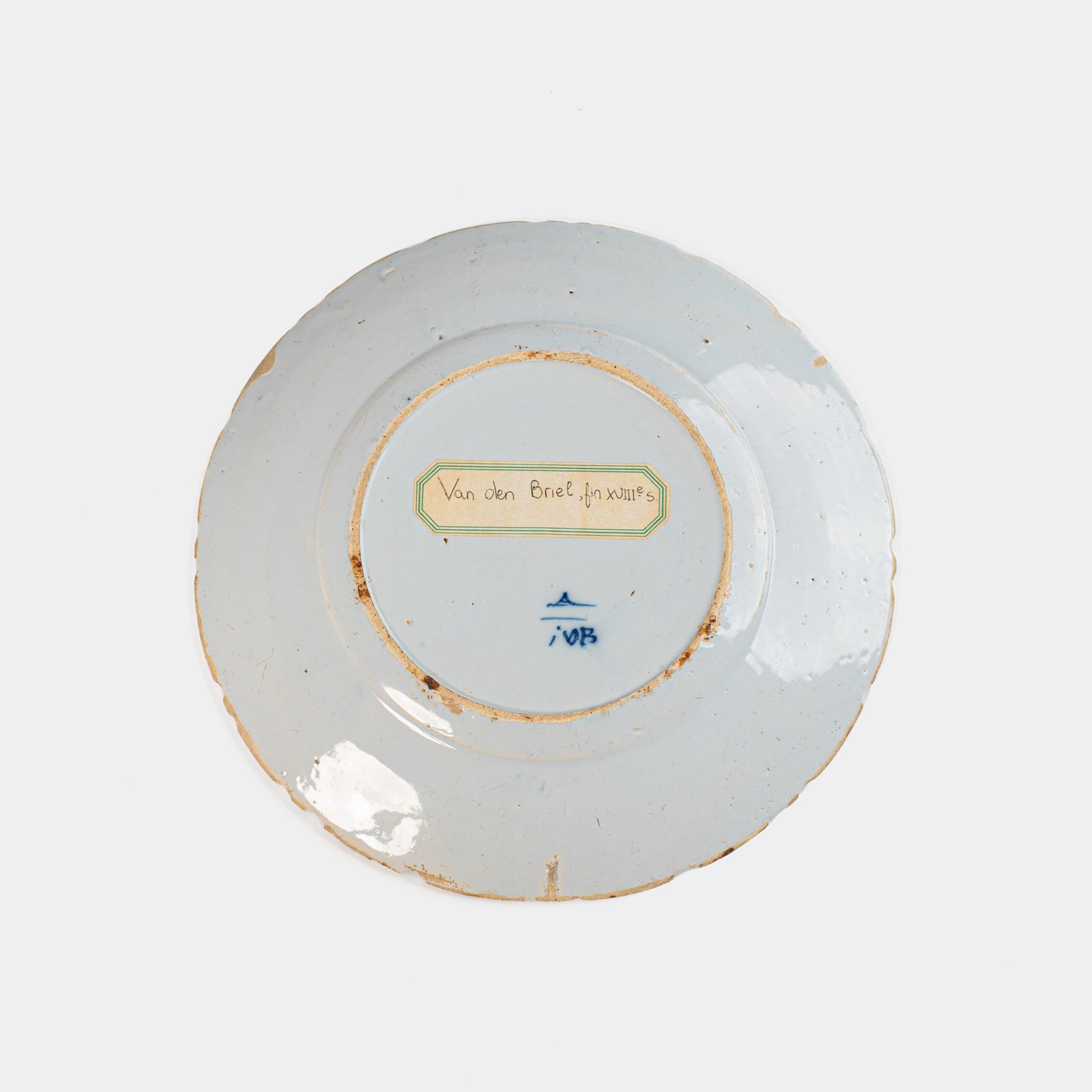 Exceptional Delft plate 18th century by Van den Briel with cobalt-blue rooster and floral decoration, De Grieksche A workshop.