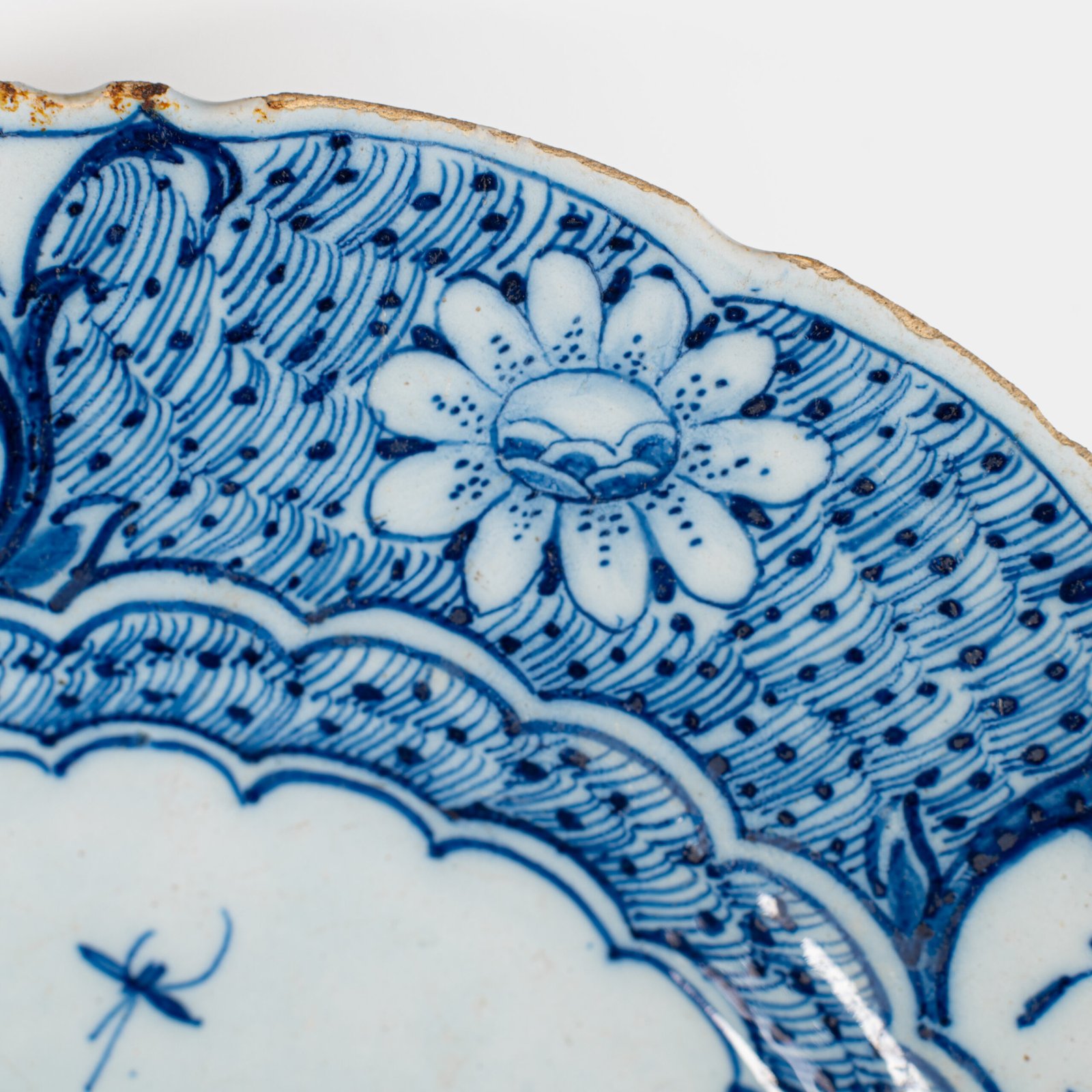 Exceptional Delft plate 18th century by Van den Briel with cobalt-blue rooster and floral decoration, De Grieksche A workshop.