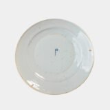 Elegant Delft Wall Plate by La Hache de Porcelaine (De Porceleyne Bijl), late 18th century, hand-painted blue and white Delftware with Au Choux decoration.