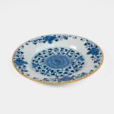Elegant Delft Wall Plate by La Hache de Porcelaine (De Porceleyne Bijl), late 18th century, hand-painted blue and white Delftware with Au Choux decoration.