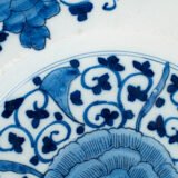 Elegant Delft Wall Plate by La Hache de Porcelaine (De Porceleyne Bijl), late 18th century, hand-painted blue and white Delftware with Au Choux decoration.
