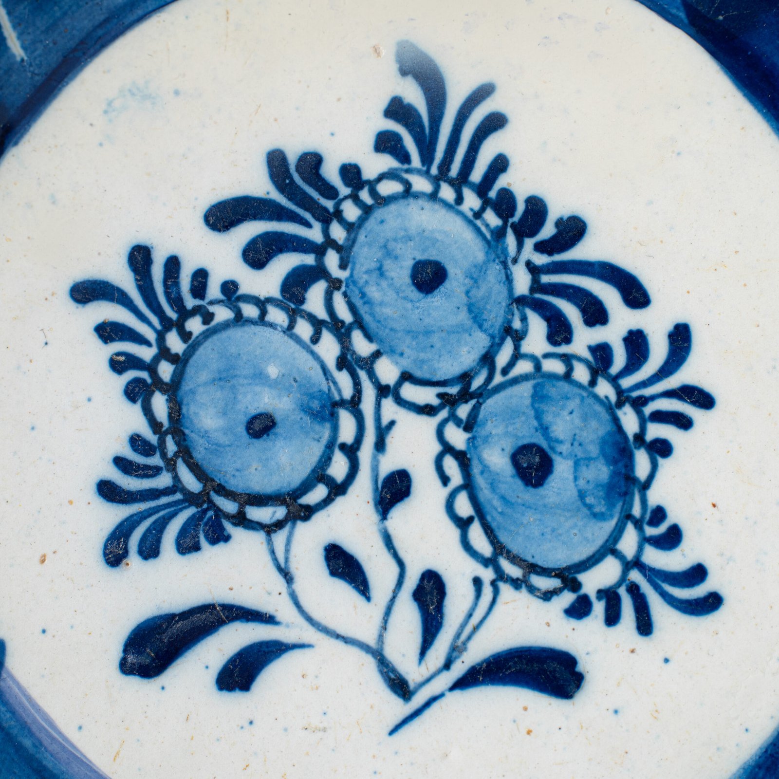 Fine Delft Plate, 18th-century Dutch blue and white earthenware with cobalt floral decoration