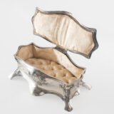 WMF jewelry box in Art Nouveau style by WMF, silver-plated pewter with floral relief decoration and original silk-lined interior, Germany, circa 1900