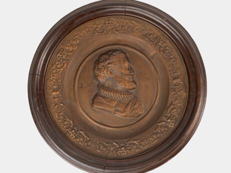 Monumental pair of 19th century French copper plaques, 24.4 inch diameter, depicting King Henry IV of France and Queen Marie de’ Medici, repoussé copper wall plaques in original wooden frames