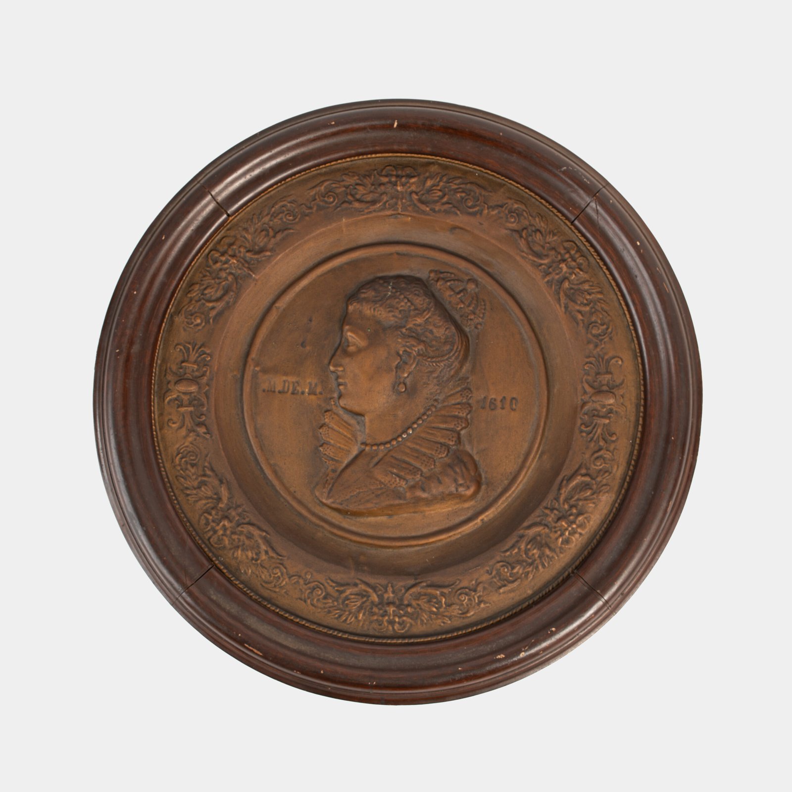 Monumental pair of 19th century French copper plaques, 24.4 inch diameter, depicting King Henry IV of France and Queen Marie de’ Medici, repoussé copper wall plaques in original wooden frames