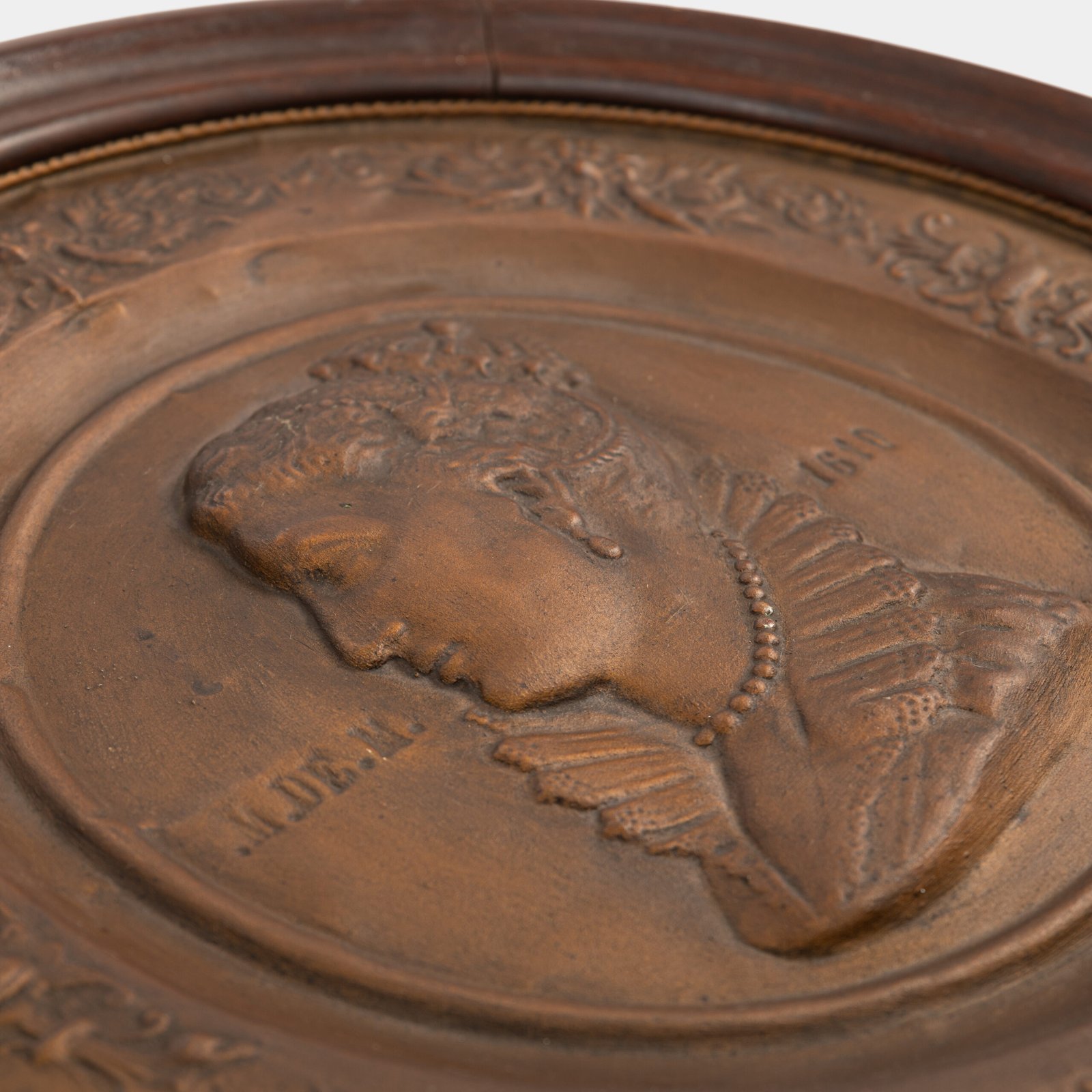 Monumental pair of 19th century French copper plaques, 24.4 inch diameter, depicting King Henry IV of France and Queen Marie de’ Medici, repoussé copper wall plaques in original wooden frames