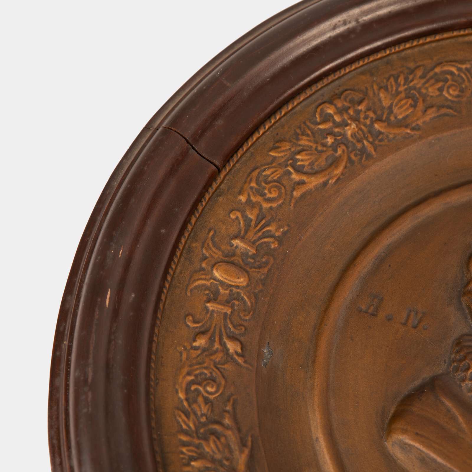 Monumental pair of 19th century French copper plaques, 24.4 inch diameter, depicting King Henry IV of France and Queen Marie de’ Medici, repoussé copper wall plaques in original wooden frames