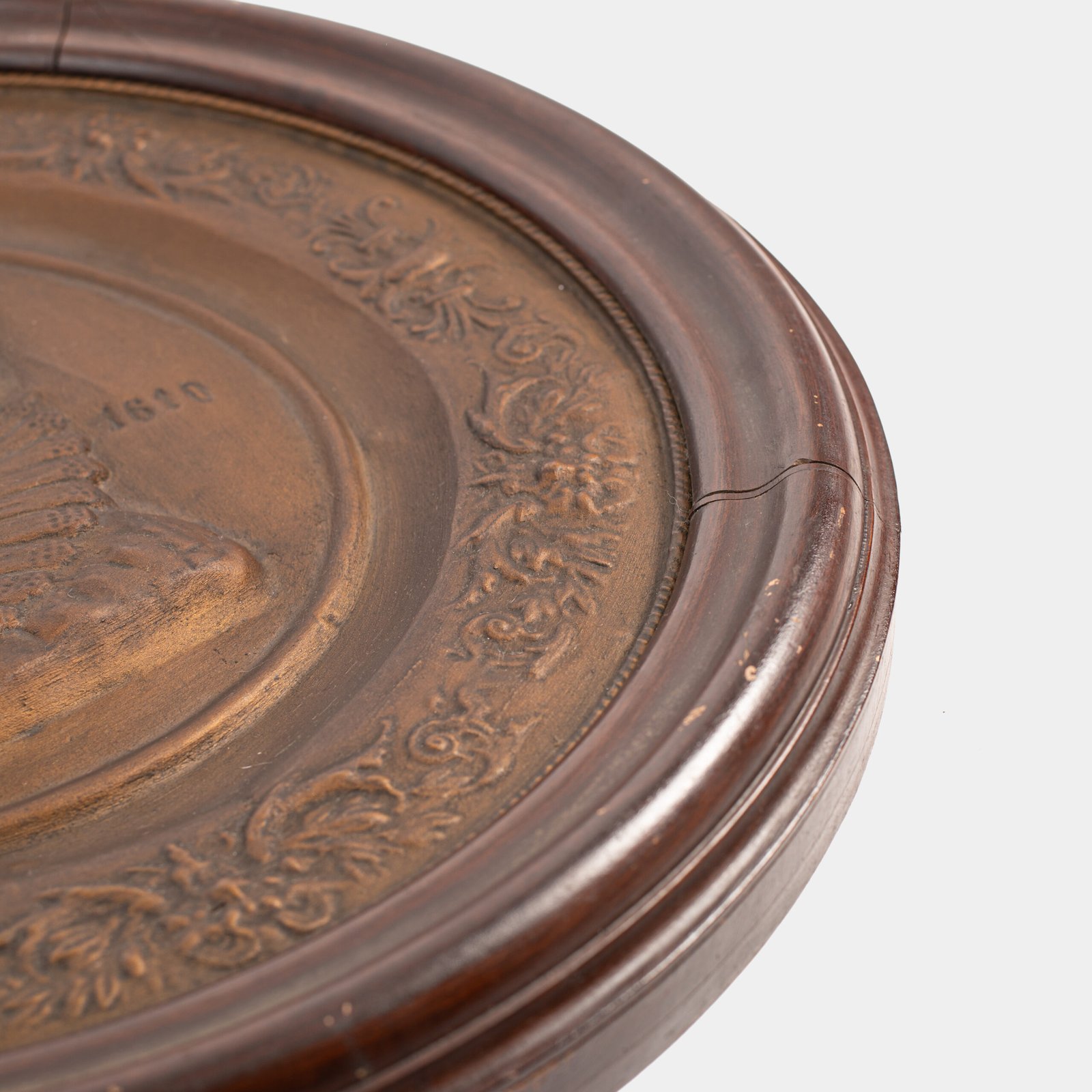 Monumental pair of 19th century French copper plaques, 24.4 inch diameter, depicting King Henry IV of France and Queen Marie de’ Medici, repoussé copper wall plaques in original wooden frames