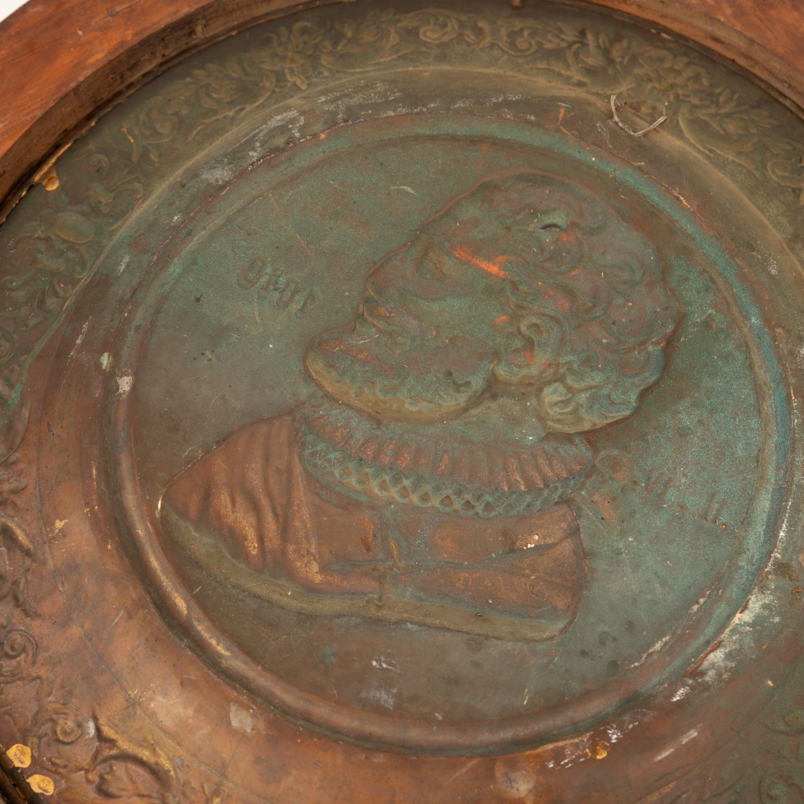 Monumental pair of 19th century French copper plaques, 24.4 inch diameter, depicting King Henry IV of France and Queen Marie de’ Medici, repoussé copper wall plaques in original wooden frames