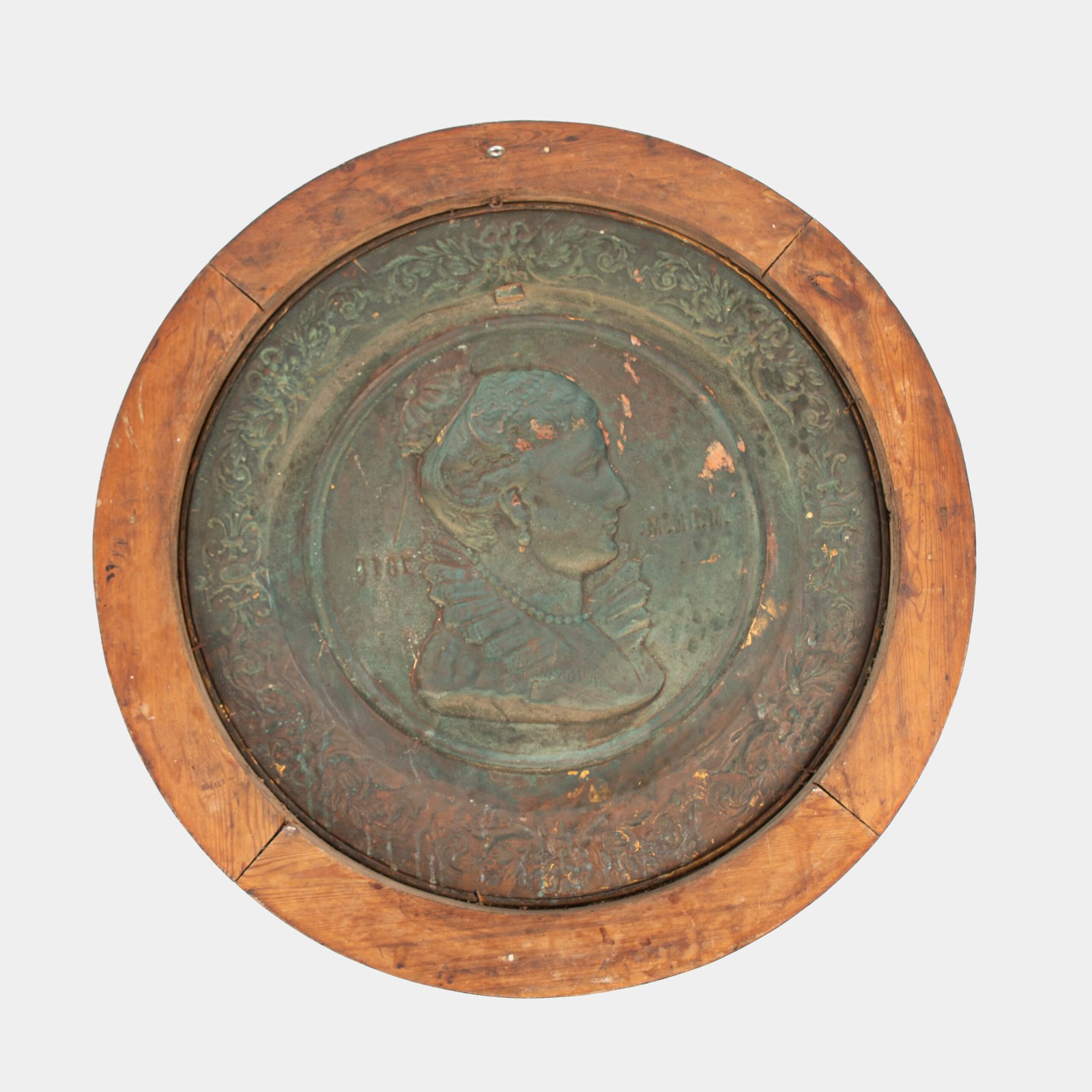 Monumental pair of 19th century French copper plaques, 24.4 inch diameter, depicting King Henry IV of France and Queen Marie de’ Medici, repoussé copper wall plaques in original wooden frames