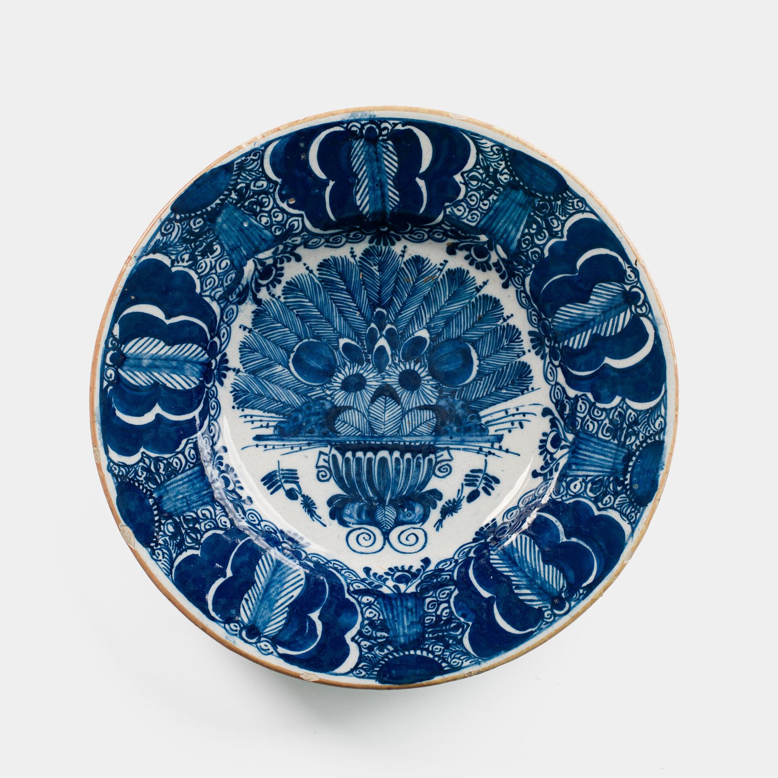 FOTOLATENT-PLATO1803-003-hd Antique delft plate blue and white bloemenmand 18th century circa 1700–1730 Dutch delftware hand painted cobalt ceramic