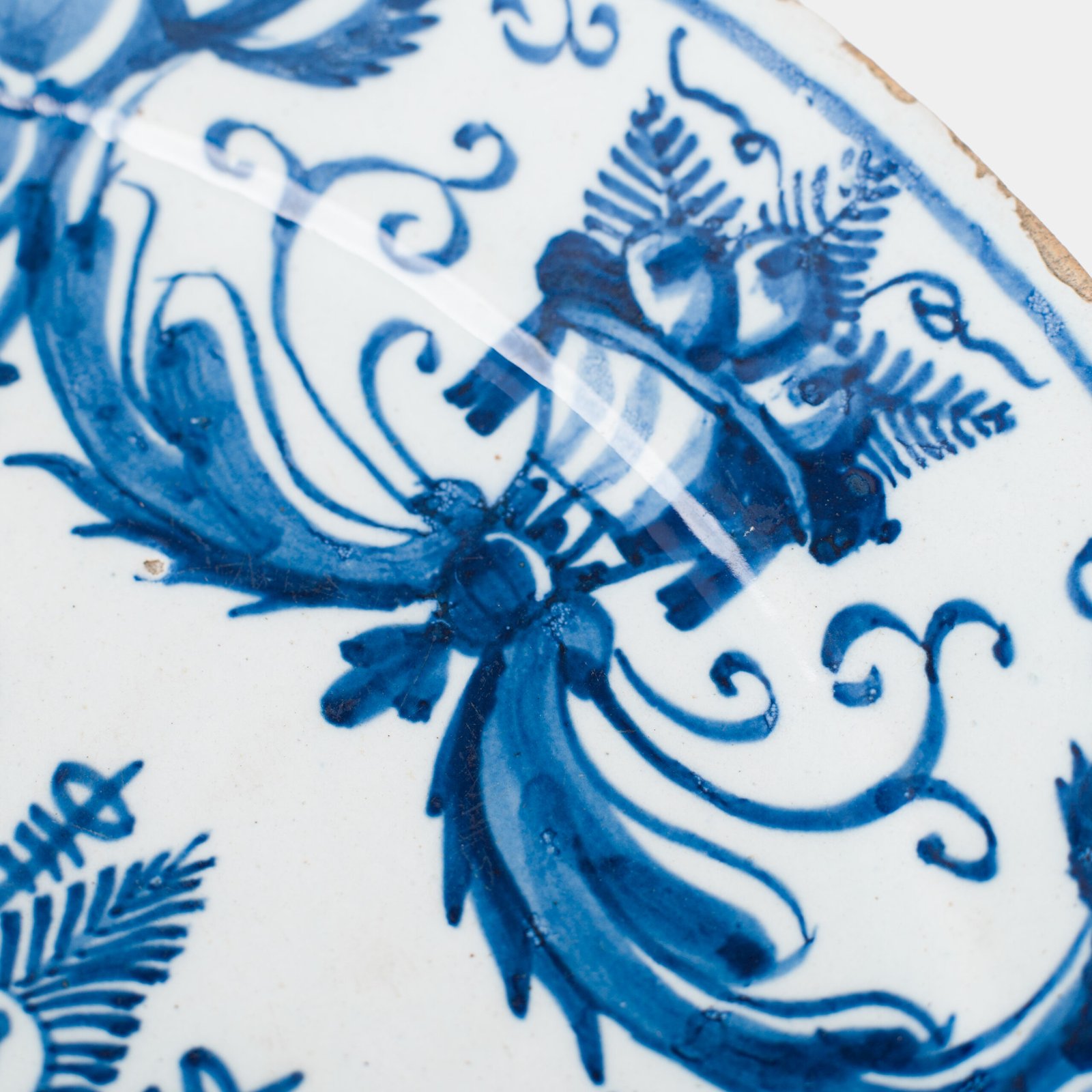 Antique Delft Plate from the early 18th century, crafted at the De Drie Porceleyne Flessies workshop, featuring the WK mark of Willem van der Kool and his widow Cornelia van Schoonhoven.