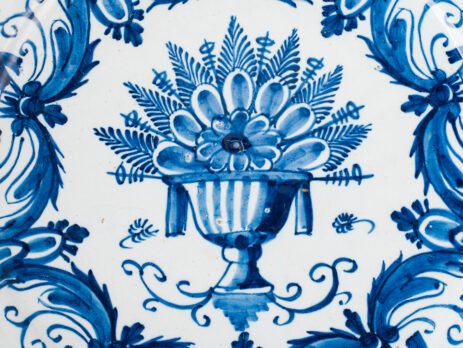 Antique Delft Plate from the early 18th century, crafted at the De Drie Porceleyne Flessies workshop, featuring the WK mark of Willem van der Kool and his widow Cornelia van Schoonhoven.