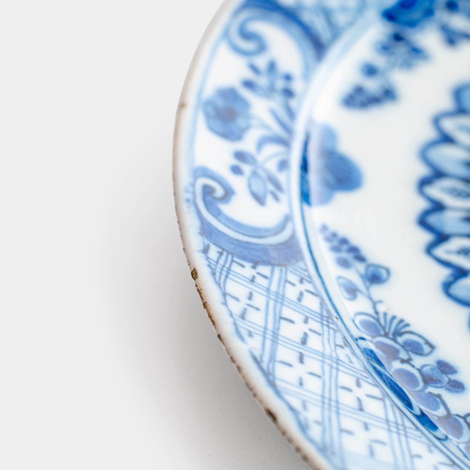 Antique delft plate 18th century chinoiserie birds De Witte Ster Cornelis Brouwer (c. 1724–1738) blue white Delft ceramic