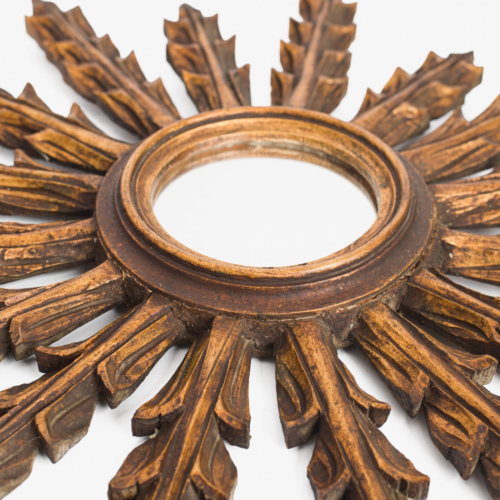 Portuguese Gilt Sunburst Mirror, ca. 1930 – hand-carved wood with water gilding in gold leaf, authentic patina and Portuguese Art Deco craftsmanship, piece available at Strana & Antic.