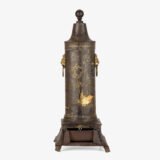 Tea Urn with Chinoiserie Decoration, Rare English Regency Hot Water Urn in Painted Metal and Brass, Lion Head Handles, Original Brass Tap, Circa 1800–1820.