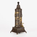 Tea Urn with Chinoiserie Decoration, Rare English Regency Hot Water Urn in Painted Metal and Brass, Lion Head Handles, Original Brass Tap, Circa 1800–1820.