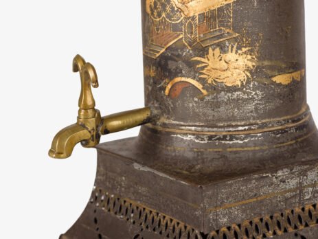 Tea Urn with Chinoiserie Decoration, Rare English Regency Hot Water Urn in Painted Metal and Brass, Lion Head Handles, Original Brass Tap, Circa 1800–1820.