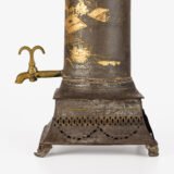 Tea Urn with Chinoiserie Decoration, Rare English Regency Hot Water Urn in Painted Metal and Brass, Lion Head Handles, Original Brass Tap, Circa 1800–1820.