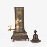 Tea Urn with Chinoiserie Decoration, Rare English Regency Hot Water Urn in Painted Metal and Brass, Lion Head Handles, Original Brass Tap, Circa 1800–1820.