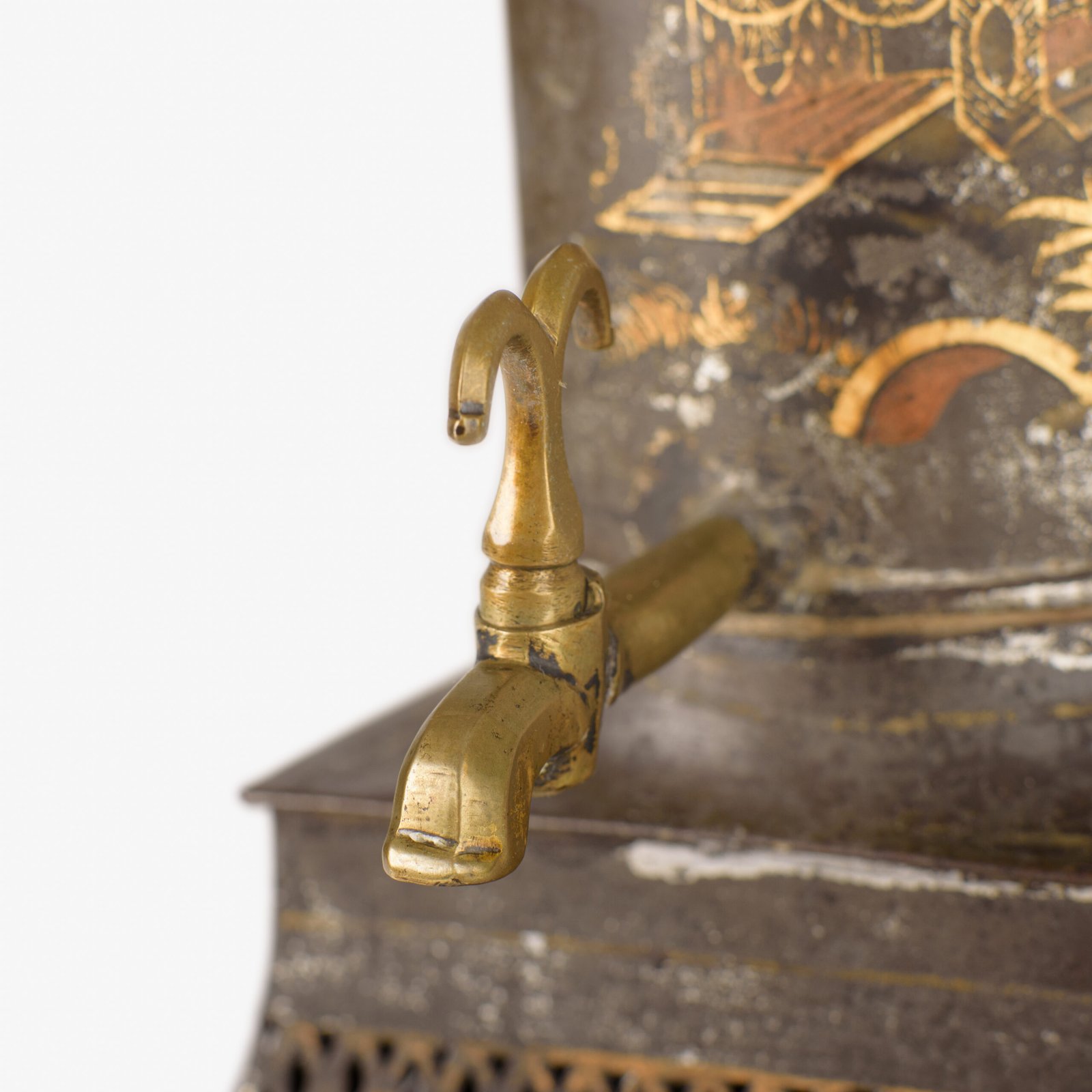 Tea Urn with Chinoiserie Decoration, Rare English Regency Hot Water Urn in Painted Metal and Brass, Lion Head Handles, Original Brass Tap, Circa 1800–1820.